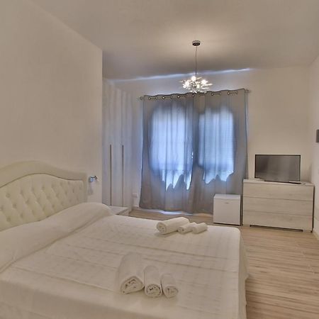 Les Chambres Au Centre San Teodoro  Eksteriør billede
