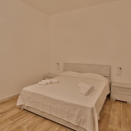 Les Chambres Au Centre San Teodoro  Eksteriør billede