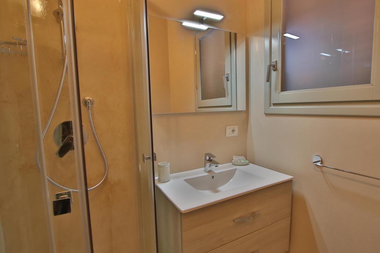 Les Chambres Au Centre San Teodoro  Eksteriør billede