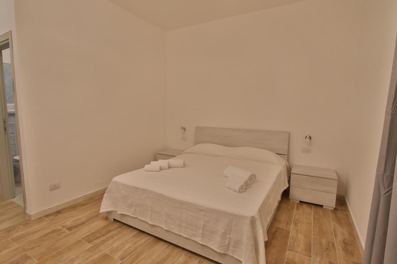 Les Chambres Au Centre San Teodoro  Eksteriør billede